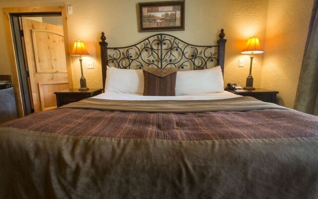 Enormous Condo with Stunning Mountain Views by RedAwning - Save 20% on 7+ Nights!