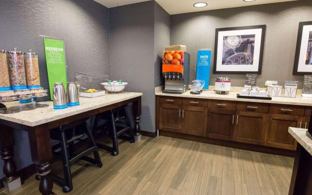 Hampton Inn & Suites Pittsburgh/Harmarville