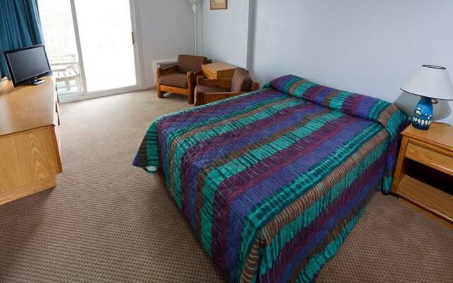 Crest Motel