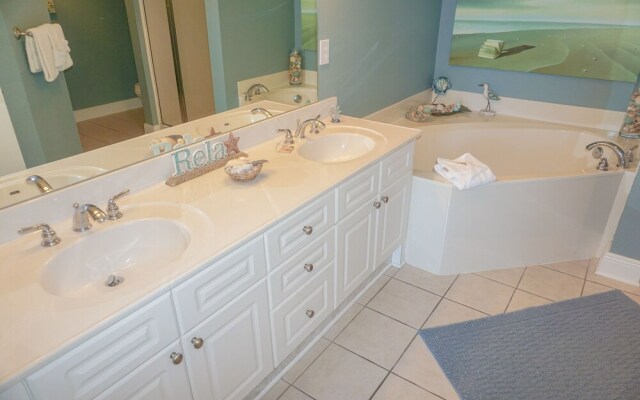 Emerald Beach 1725 - 1083851