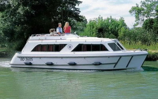Le Boat Benson