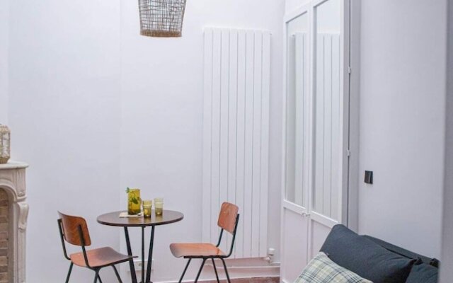 Cozy, Well Equipped Studio In Montmartre For 2