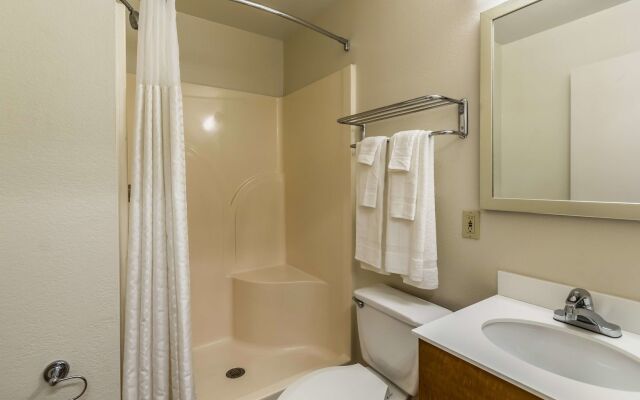 HomeTowne Studios by Red Roof Houston - Northwest