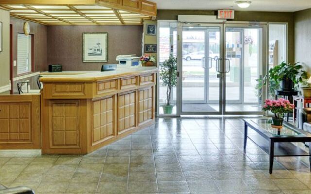 Lakeview Inn & Suites - Edson East