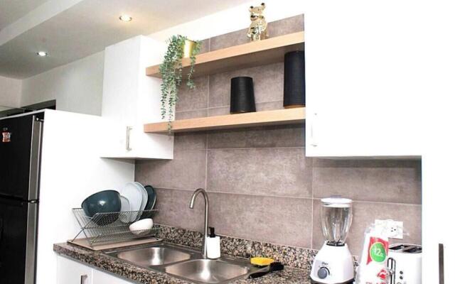 Modern 1BD Downtown+Pool+SmarTVs+BBQ+Gym