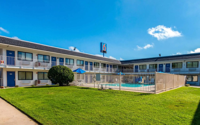 Motel 6 Bellmead, TX - Waco
