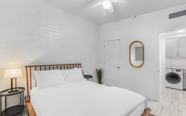 Sunset on the Cul-de-sac 1BR Apartment