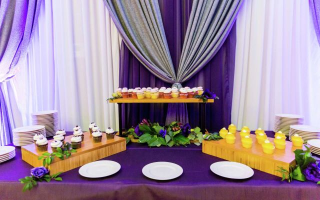 DoubleTree by Hilton Pomona