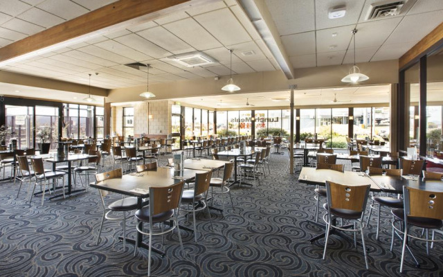 Nightcap at Riverside Hotel