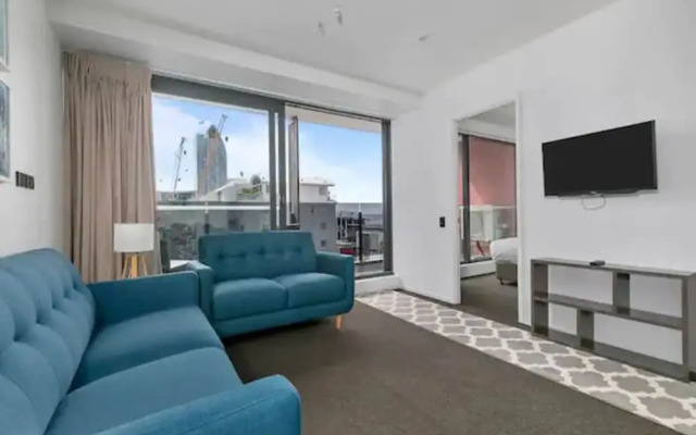 2 BR APT w/ Private Balcony + Netflix near Spark!