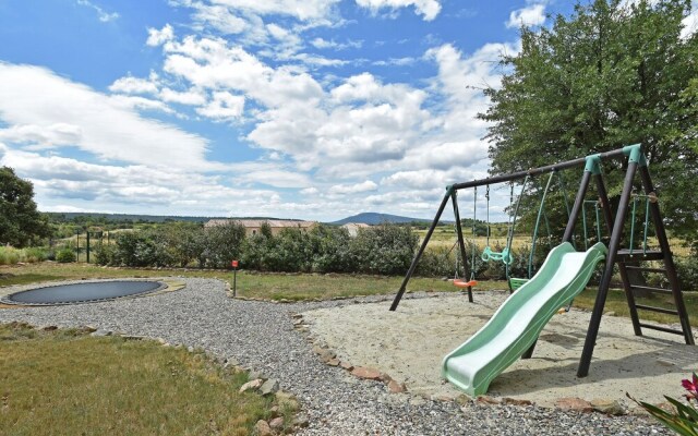 Charming Villa in Escales With Jacuzzi