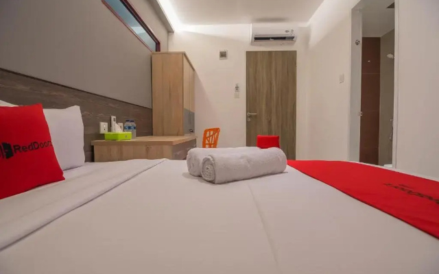 RedDoorz near Taman Rejomulyo