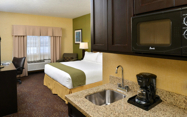 Holiday Inn Express Hotel & Suites Charlotte by IHG