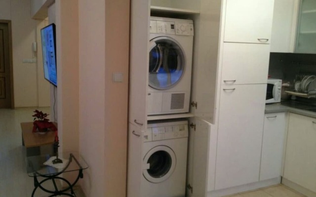 FM Deluxe 1-BDR Apartment with Balcony - Awesome Tub