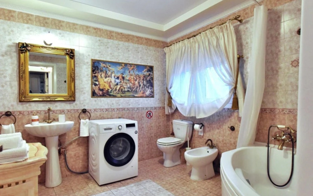 Royal Luxury Suite by Travel Pro Services