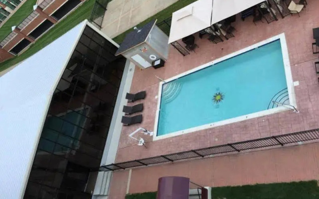 Roberts Riverwalk Urban Resort Hotel