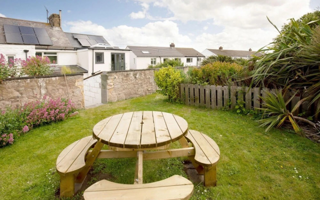 Host Stay Craster Waves