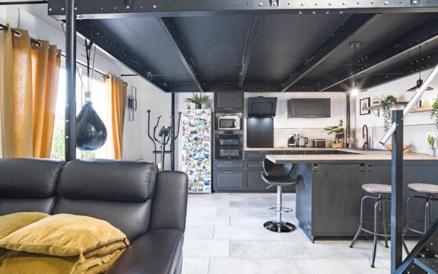 Loft avec jardin et parking privé