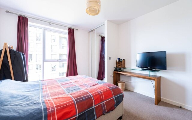 2-bed Apartment Only 15 Mins From Central London