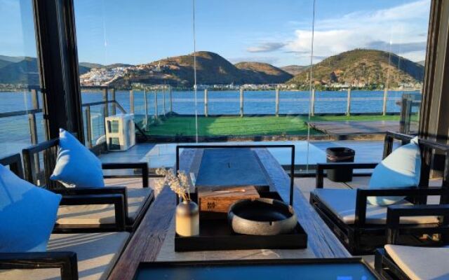 Waterside Beautiful villa