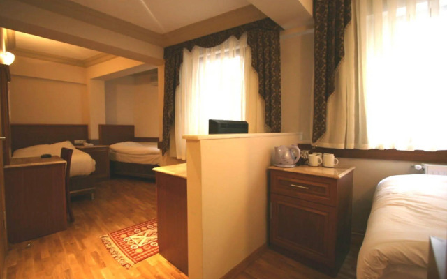 Grand Peninsula Hotel