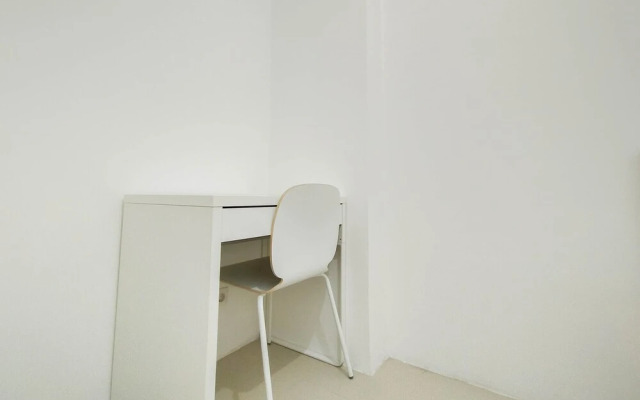 Cozy Living And Simply 2Br At Bassura City Apartment