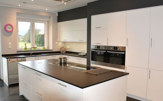 Exquisite Holiday Home in Manhay with Sauna