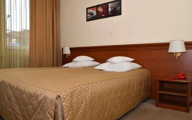 Seven Hotel