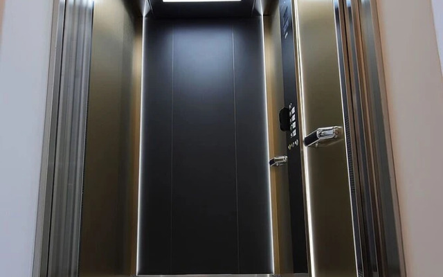 Stylish Apartment 100m from the Beach