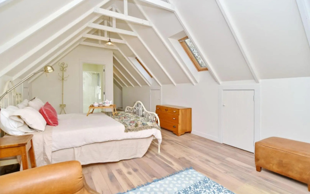 Louisa Chandler - Christchurch Holiday Homes – Guest Rooms – Christchurch