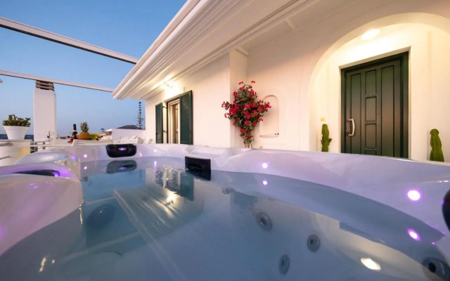 Panos Luxury Suite