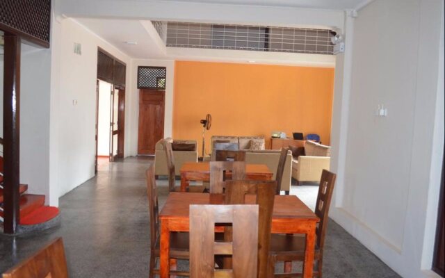 Dayanithi Guest House