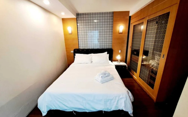 2D - 3 Bedroom Downtown Apartment With Shared Pool