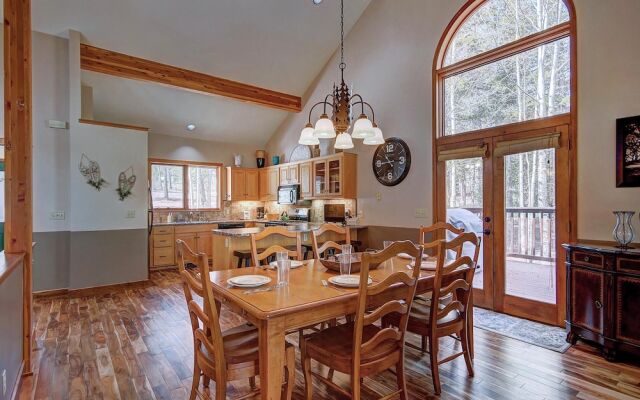 Aspen Heights Lodge 4 Bedroom Home by RedAwning