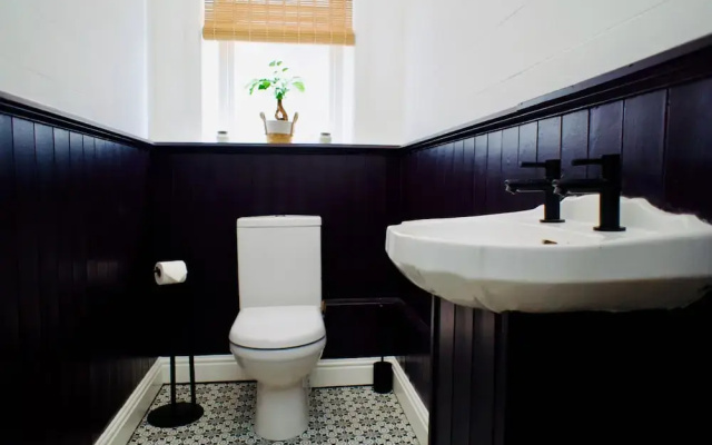 Boutique Apartment - Sleeps 6 & Free Parking