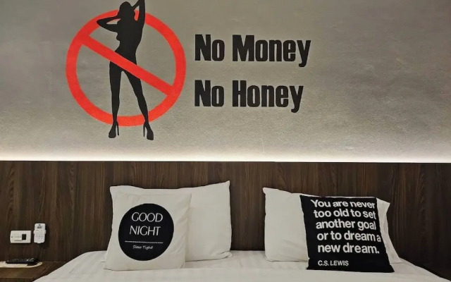 Paramount Palace Hotel Dannok