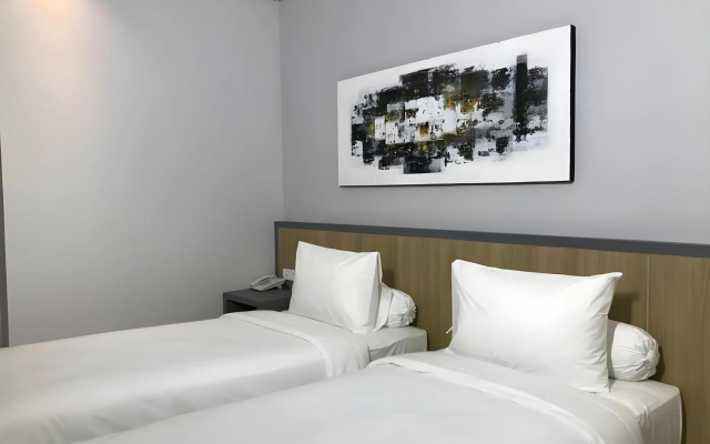 Front One Hotel Gresik