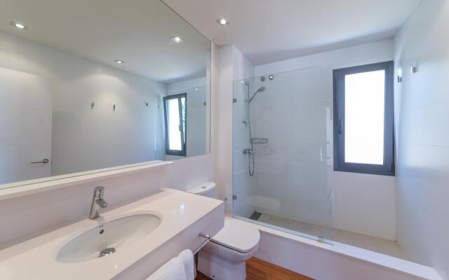 Claudia in L'Escala with 5 bedrooms and 4 bathrooms