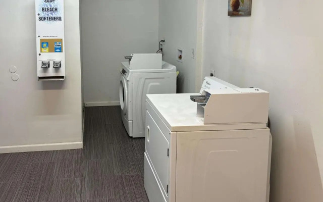 Inn & Suites Of Englewood