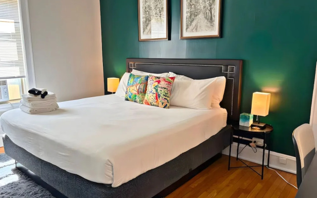 Perfectly Located 1BR - Hinman D2