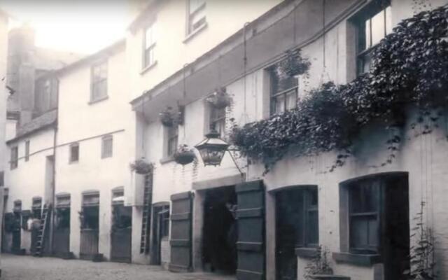 The Herbalist Rooms