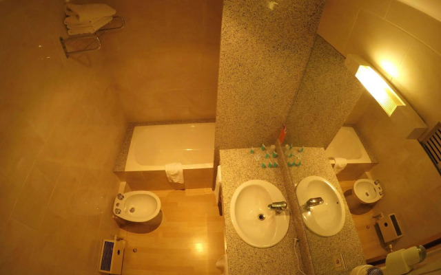 Somriu Hotel City M28