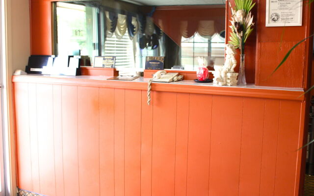 Hometowne Inn & Suites