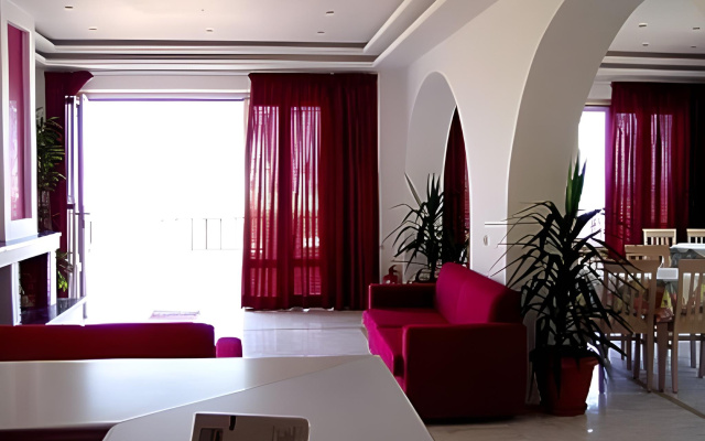 Smaragdine Beach Hotel