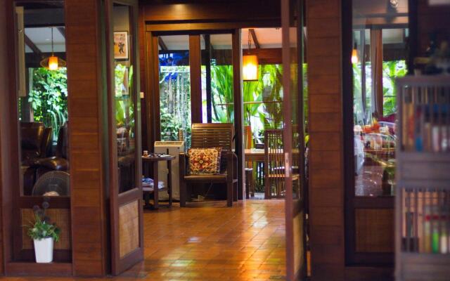Baan La Poon Hotel