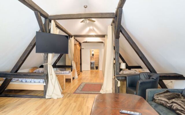 Lounge an der Kirche