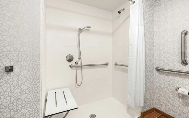 Hampton Inn by Hilton Bellingham Airport