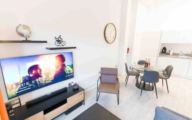 Modern Apartment in Salford, Manchester, UK