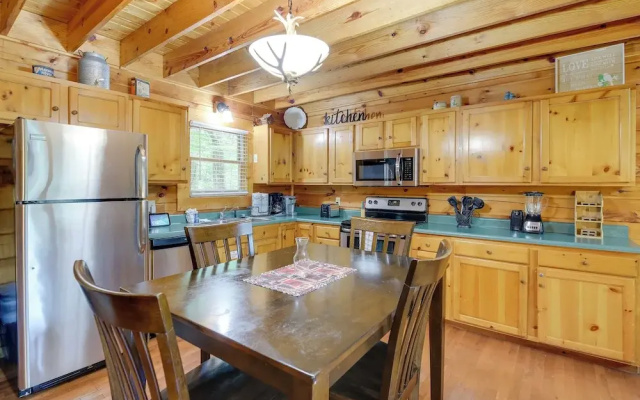 Hot Tub + Pool Table: Secluded Seiverville Cabin