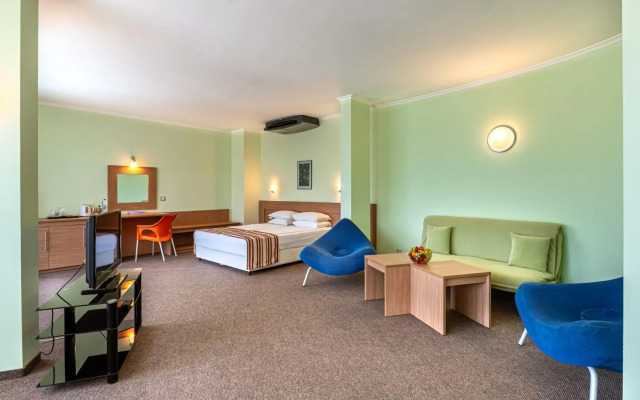 Jeravi Hotel